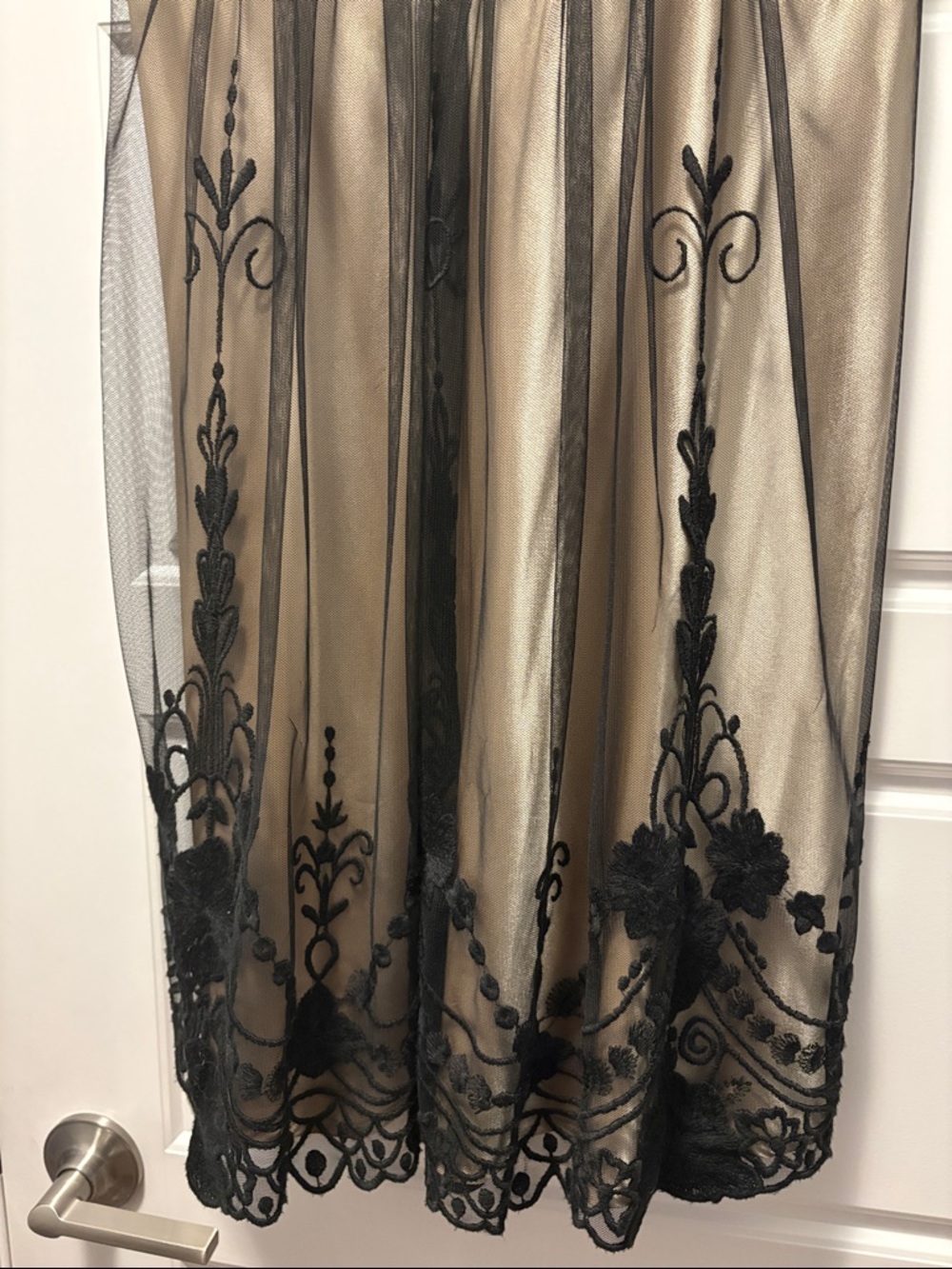 ✨ Dressbarn Collection Elegant Embroidered Mesh Dress Size 8 ✨ - Picture 6 of 9